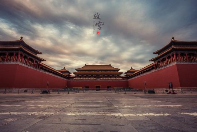登上紫山,眺望北京中轴线,绘画故宫全景.